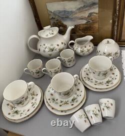 Royal Doulton 1977 STRAWBERRY CREAM Fine China Tea/Coffee Set 18Pcs Vintage 1118